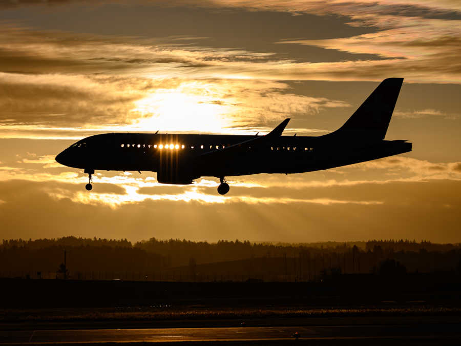 ein-pilot-wehrt-sich-gegen-seine-uniform