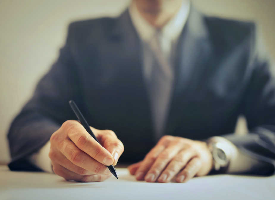 was-muss-in-einem-qualifizierten-arbeitszeugnis-stehen