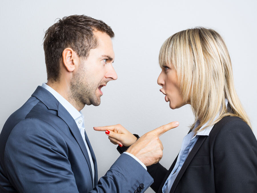 Ein Bruder und eine Schwester streiten sich ums Erbe.